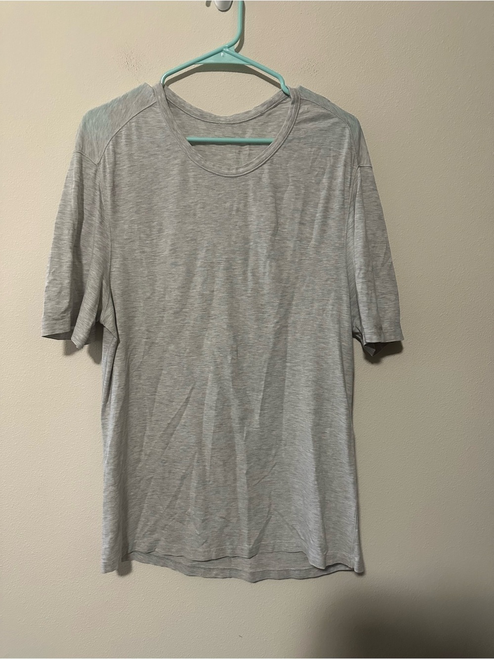 Lululemon men’s Heather gray cotton short sleeve tshirt fits like a medium - Picture 2 of 6